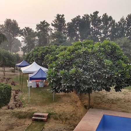 Club Awara Holiday Resort Manesar Buitenkant foto