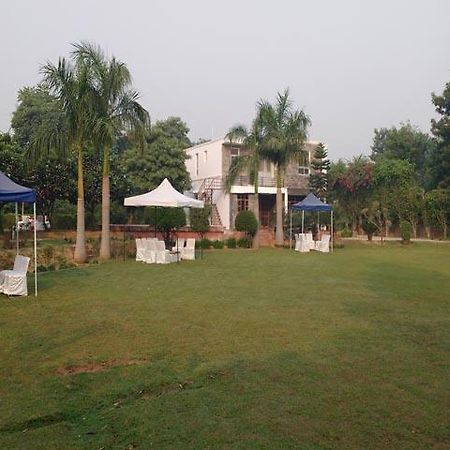 Club Awara Holiday Resort Manesar Buitenkant foto