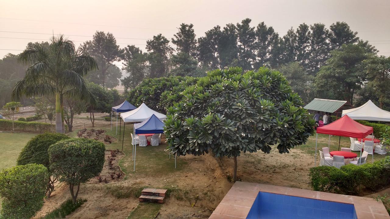 Club Awara Holiday Resort Manesar Buitenkant foto