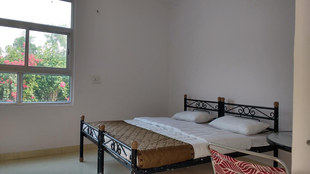Club Awara Holiday Resort Manesar Buitenkant foto
